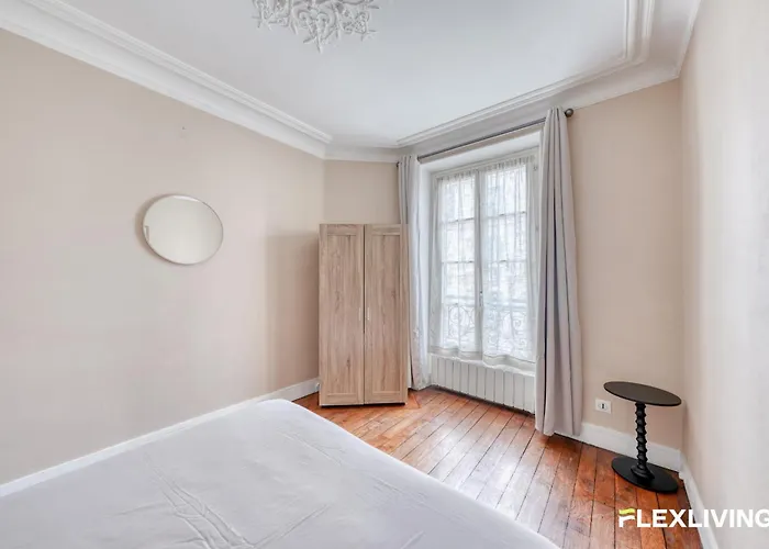 Private - Village Charm In Alesia Париж
